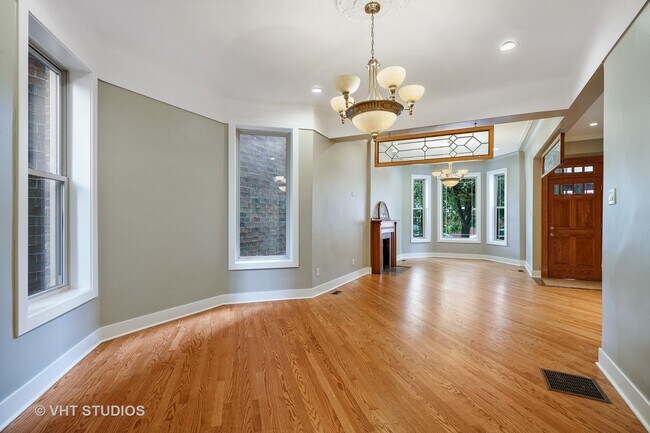 Foto del edificio - 3317 N Sheffield Ave
