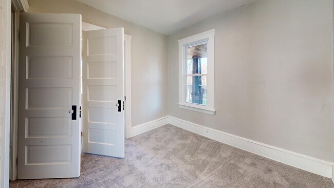 Foto del edificio - 7408 Dudley Ave