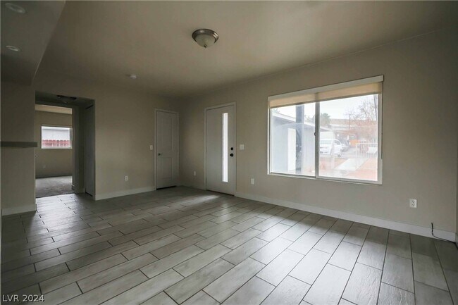 Building Photo - 370 N 13th St