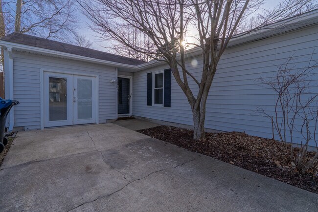 Foto del edificio - 1305 Eaglewood Dr