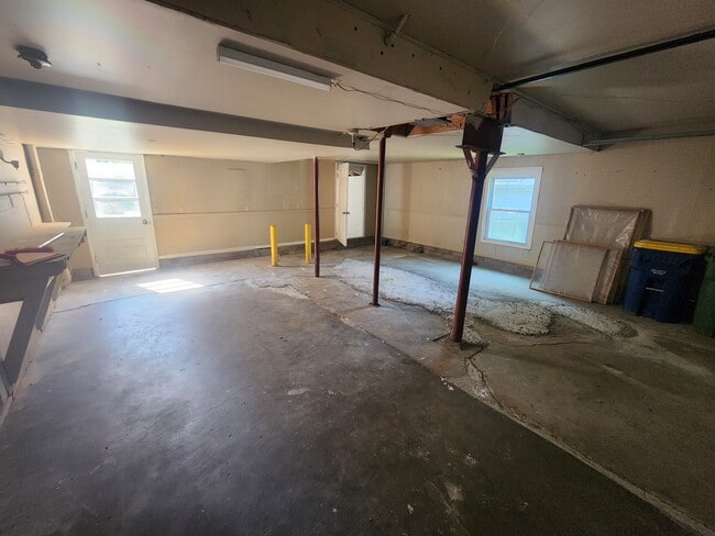 Building Photo - 5928 Fontana St