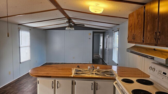 Foto del edificio - 2217 Glenburn Rd