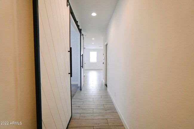Building Photo - 531 E Bamboo Ln