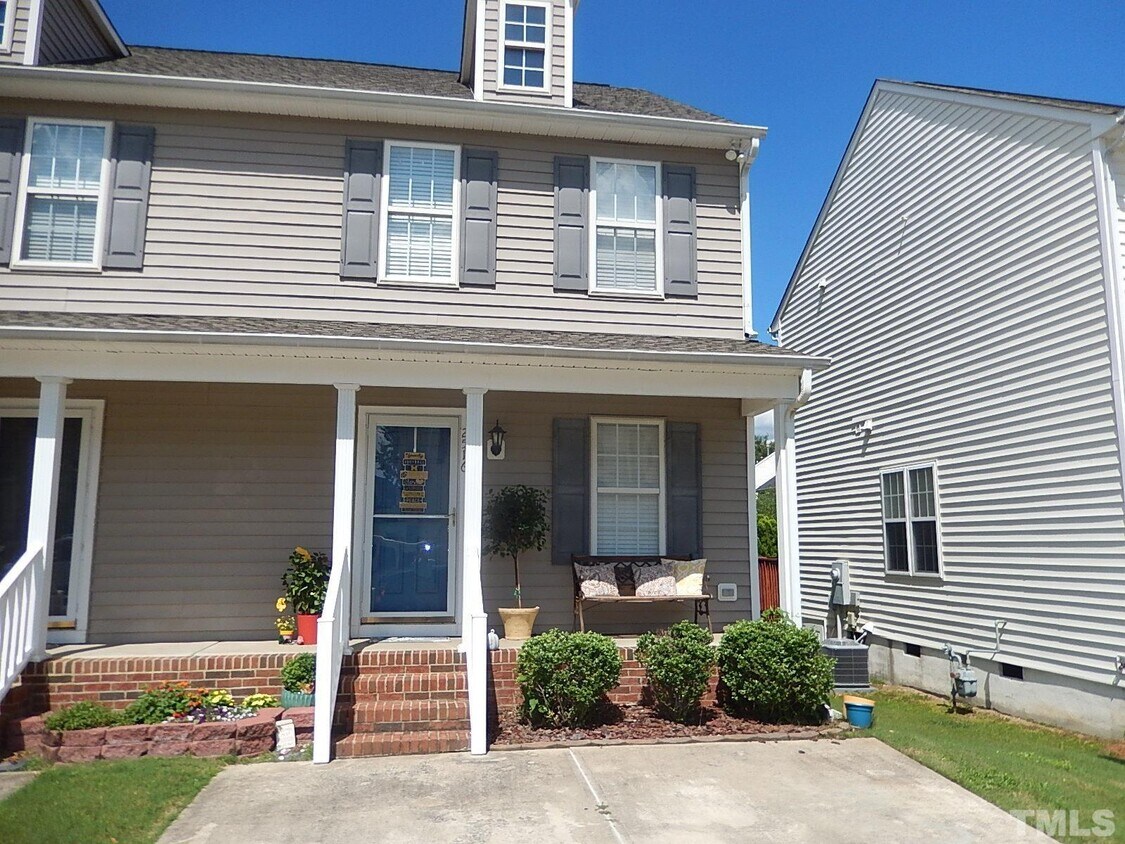 Foto principal - 2516 Blackwolf Run Ln