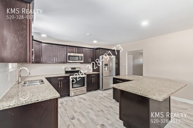 Building Photo - 3 Bedroom 2 Bath- 2811 S Lands End- OWNER/...
