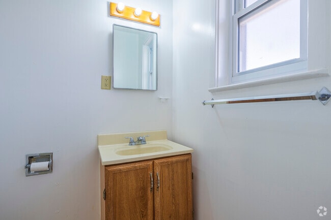 1 dormitorio, 1 baño - 700 pies cuadrados - Baño - Myrtle Apartments - All Utilities Included