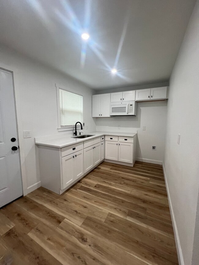 Building Photo - 2408 S 76th St