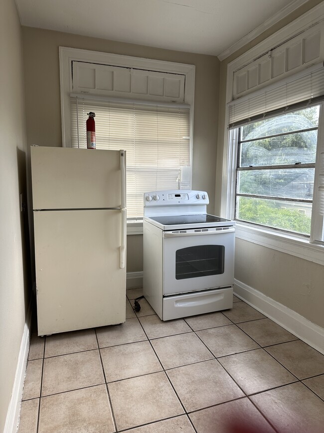 Kitchen - 2003 Franklin Avenue