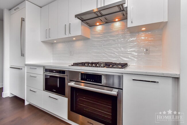 Photo du bâtiment - 2 - Bed + 2 - Bath Condo for Rent in White...