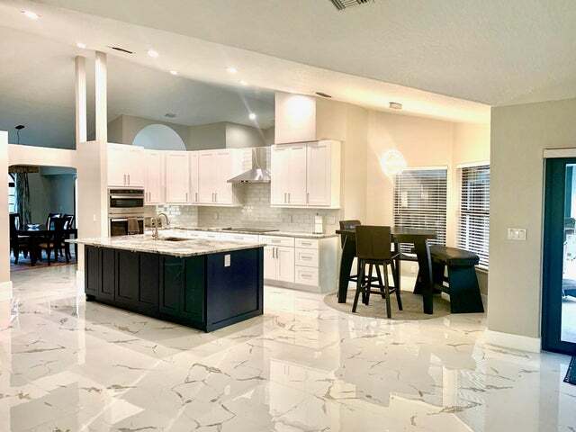 Foto del edificio - 13710 Callington Dr