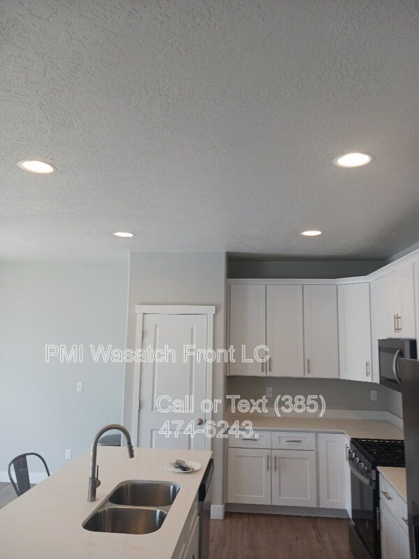 Building Photo - 1627 W Rockaway Ln