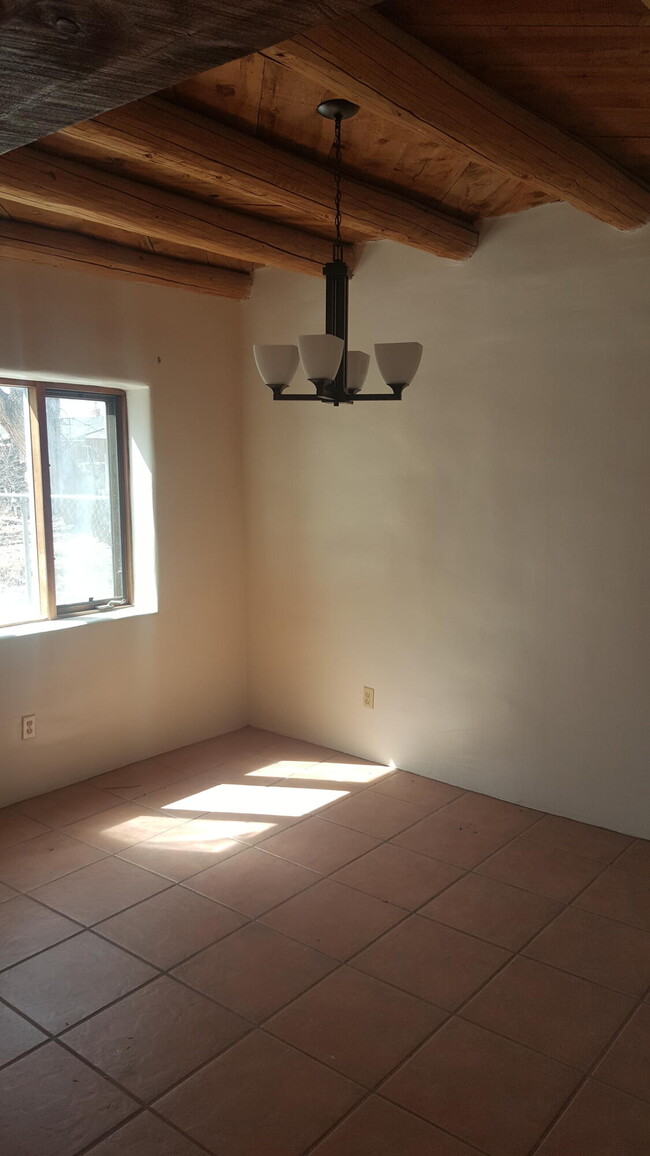 Building Photo - 339 N Camino Del Pueblo