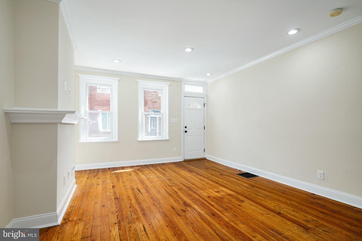 Primary Photo - 2442 S Bancroft St