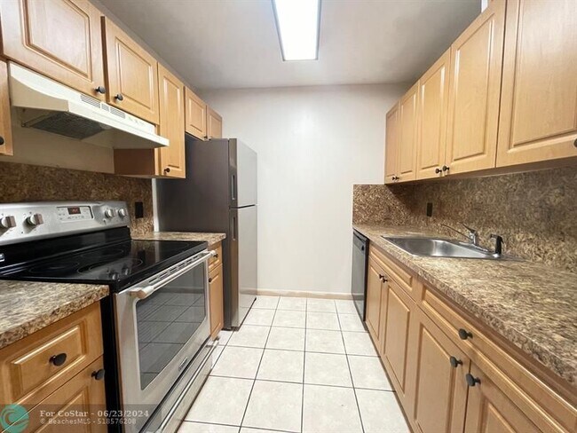 Building Photo - 800 SW 131st Ave