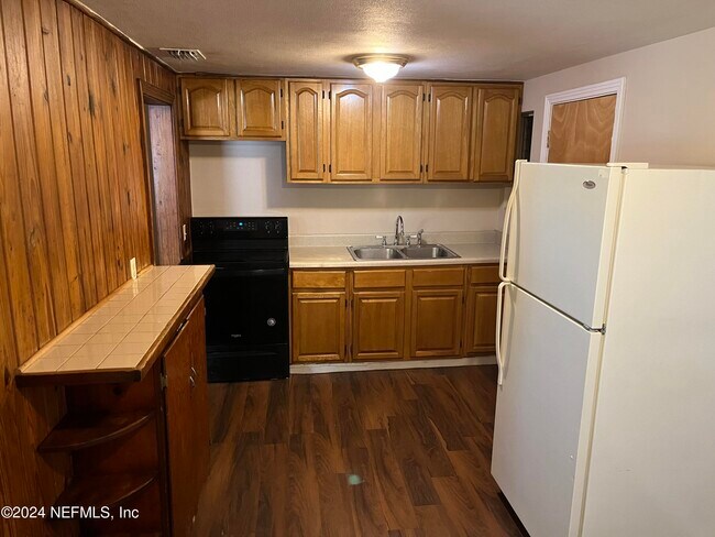Building Photo - 1624 Linden Ave