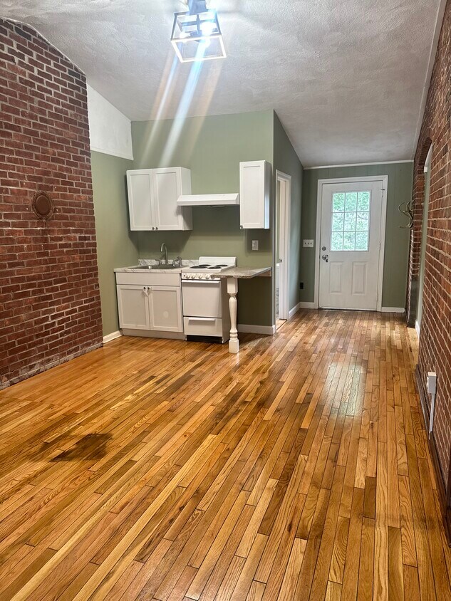 Foto principal - 502 Providence St
