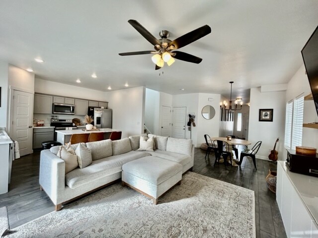 Foto del edificio - 1530 E Erickson Knl Ln
