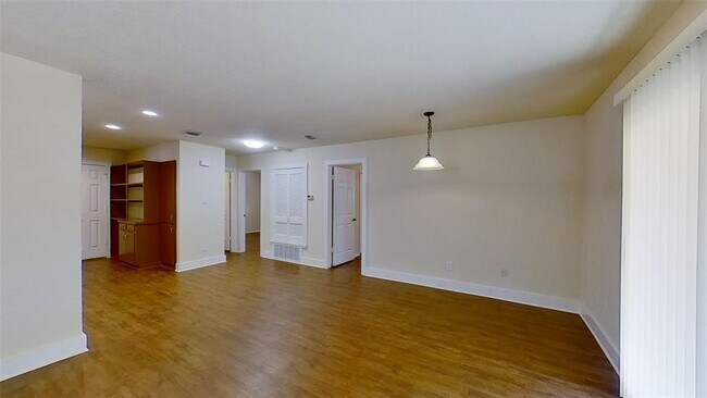 Foto del edificio - 2107 Magnolia Dr