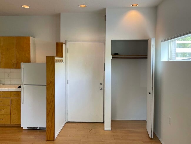 Entryway and coat closet - 1501 E Spring St