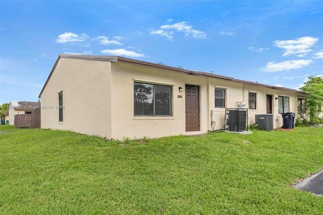 Building Photo - 28151 SW 142nd Ct