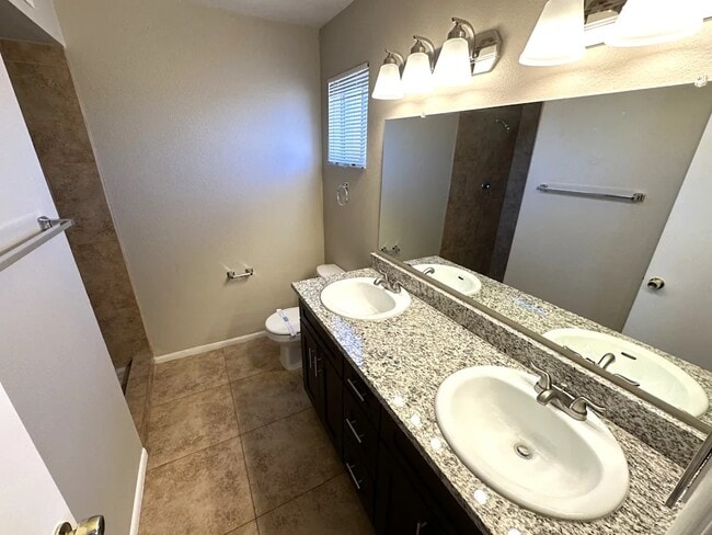 Building Photo - 2183 E Concorda Dr