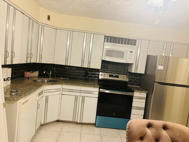 Foto del edificio - 306 Lehrer Ave