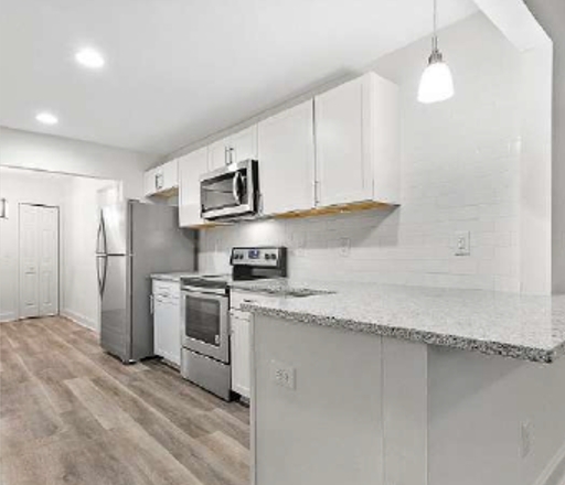Interior Photo - 678 Commercial Ave