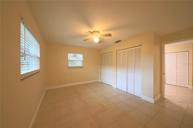 Building Photo - 2959 Shore Dr