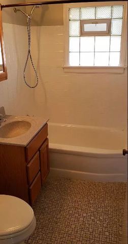 Foto del edificio - 18748 Wentworth Ave