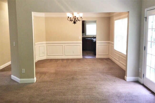 Building Photo - 6223 Cove Creek Dr