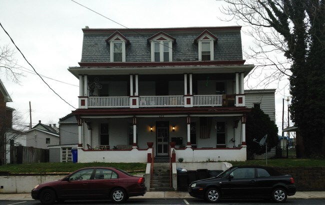 Foto del edificio - 655 S Potomac St