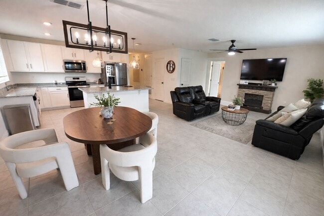 Foto del edificio - 433 Summer Grove Ln