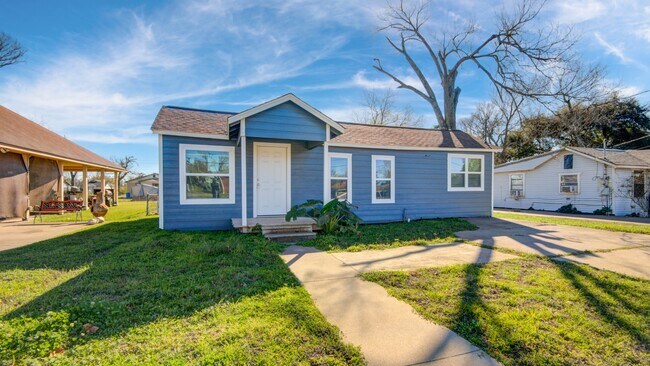 Building Photo - 207 E Bernard St