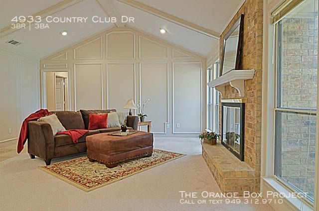 Building Photo - 4933 Country Club Dr