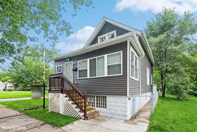 Building Photo - 8017 S Parnell Ave
