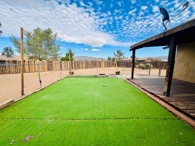 Building Photo - Spacious Apple Valley Home with Expansive Living Area & Flexible 4th Bedroom Option