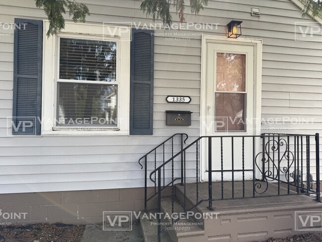 Building Photo - 1335 Dousman St