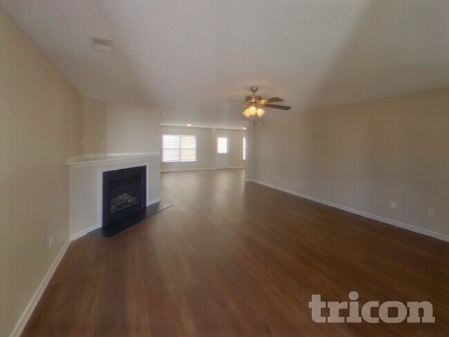 Foto del edificio - 228 Summer Park Rd