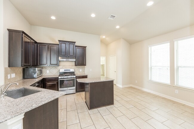 Building Photo - 23818 Hawthorn Dale Ct