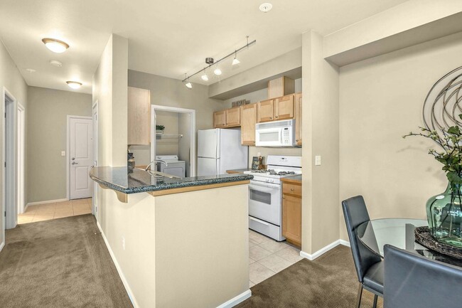 Building Photo - Charming 1 Bedroom Sammamish Condo
