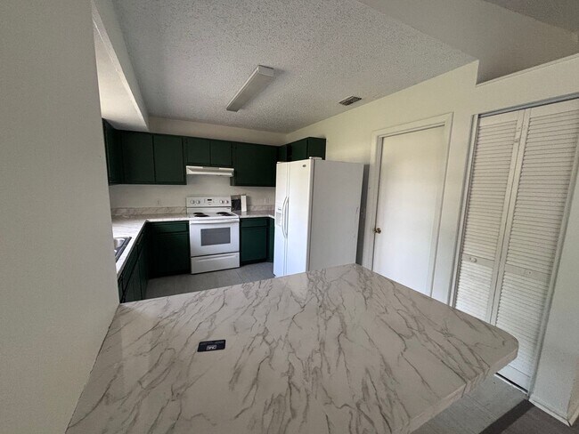 Foto del edificio - 1028 Hickory Rd