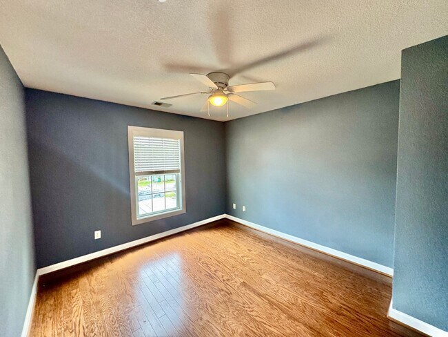 Foto del edificio - 3-Bedroom Townhouse in Virginia Beach
