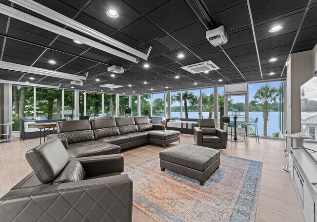 Foto del edificio - 8776 Harbor Cir