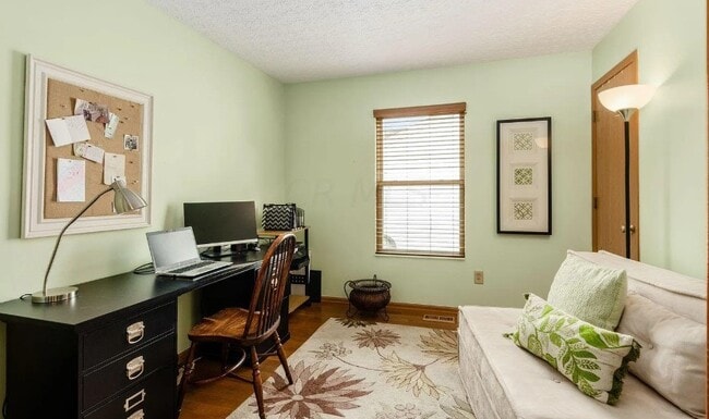 Building Photo - 9181 Stream Pebble Dr