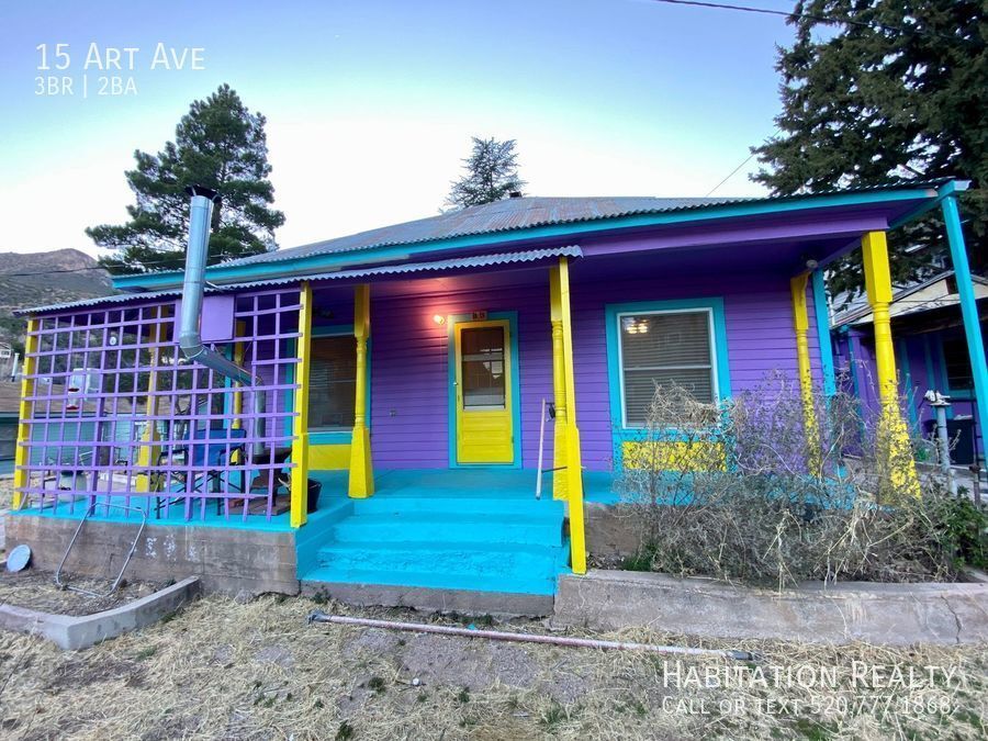 Foto principal - 3 bed/2 bath house with garage and worksho...
