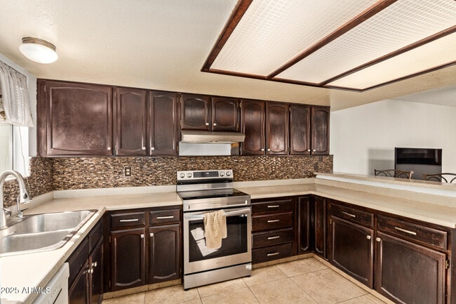 Building Photo - 501 E Topeka Dr