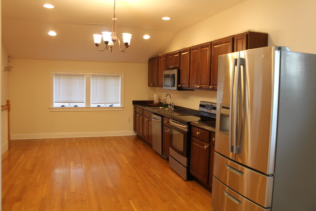 large kitchen - 58 Mahopac Ave