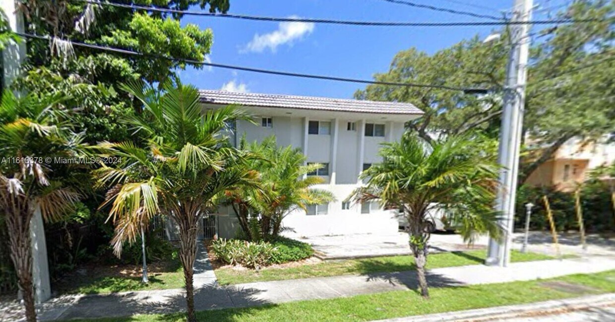 Foto principal - 6626 NW 6th St