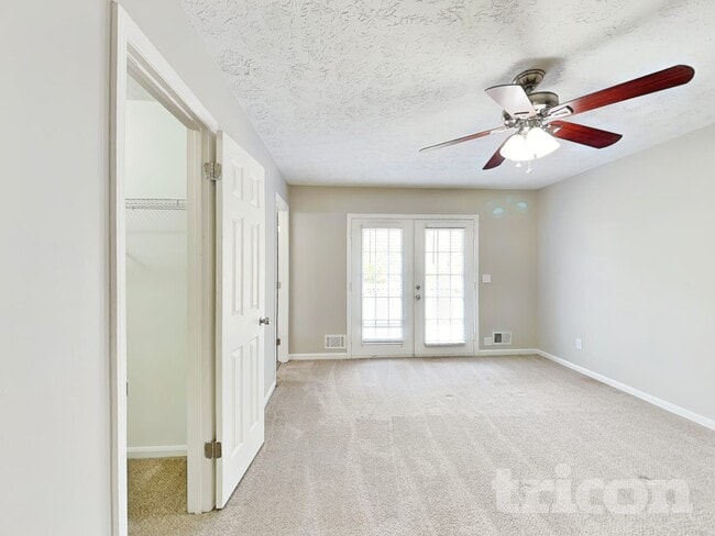 Building Photo - 425 Monivea Ln