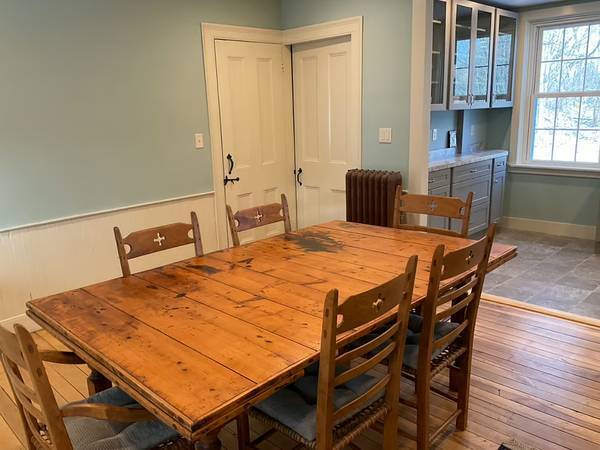 Dining Area - 886 VT-74
